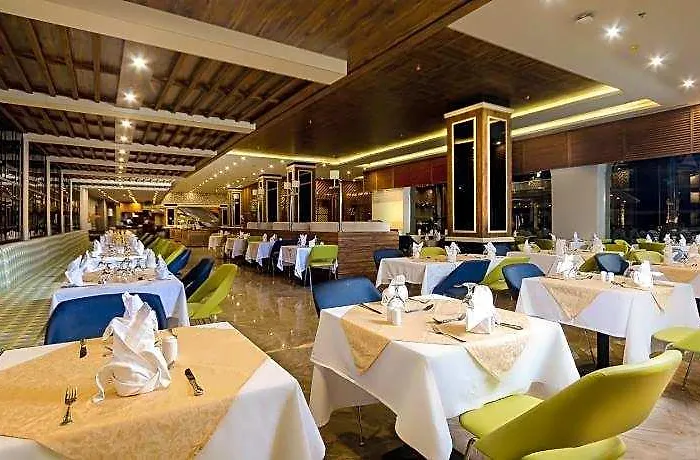 酒店 Titanic Royal 3*